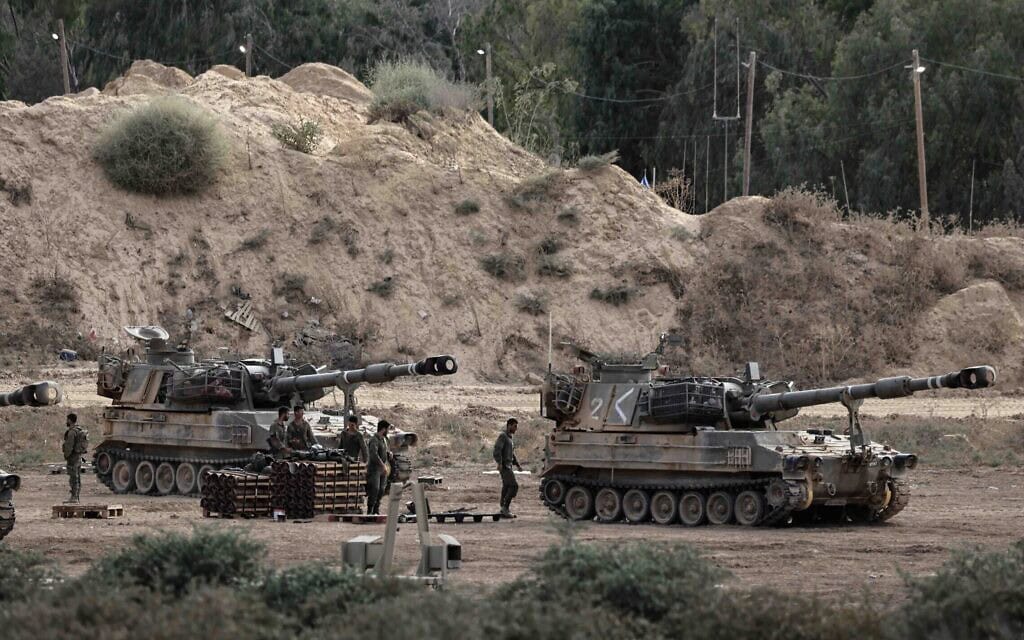 כוחות צה"ל בגבול עזה, 9 באוקטובר 2025 (צילום: צפריר אביוב/פלאש90) כוחות צה"ל בגבול עזה, 9 באוקטובר 2025 (צילום: צפריר אביוב/פלאש90)