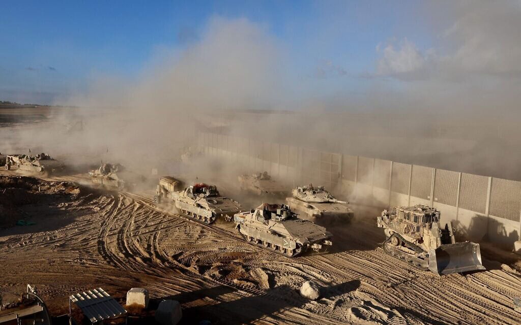 גדוד 13 גולני יחד עם חטיבה 7 שיריון עם החזרה לגבור וחציית גדר המערכת. 10 באוקטובר 2025 (צילום: אורן כהן/פלאש90) גדוד 13 גולני יחד עם חטיבה 7 שיריון עם החזרה לגבור וחציית גדר המערכת. 10 באוקטובר 2025 (צילום: אורן כהן/פלאש90)