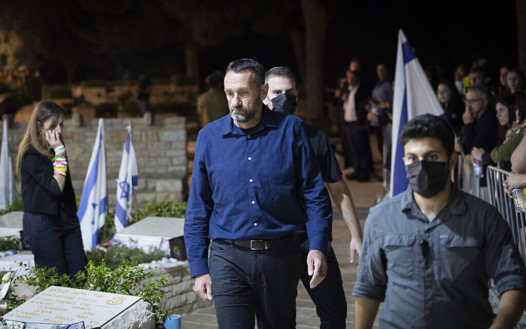 הרמטכ"ל לשעבר הרצי הלוי בהלווייתו של דניאל פרץ ז"ל, 15 באוקטובר 2025 (צילום: חיים גולדברג/פלאש90) הרמטכ"ל לשעבר הרצי הלוי בהלווייתו של דניאל פרץ ז"ל, 15 באוקטובר 2025 (צילום: חיים גולדברג/פלאש90)