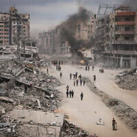 פלסטינים חוזרים למה שהיה ביתם בשג'אעיה ברצועת עזה, 16 באוקטובר 2025