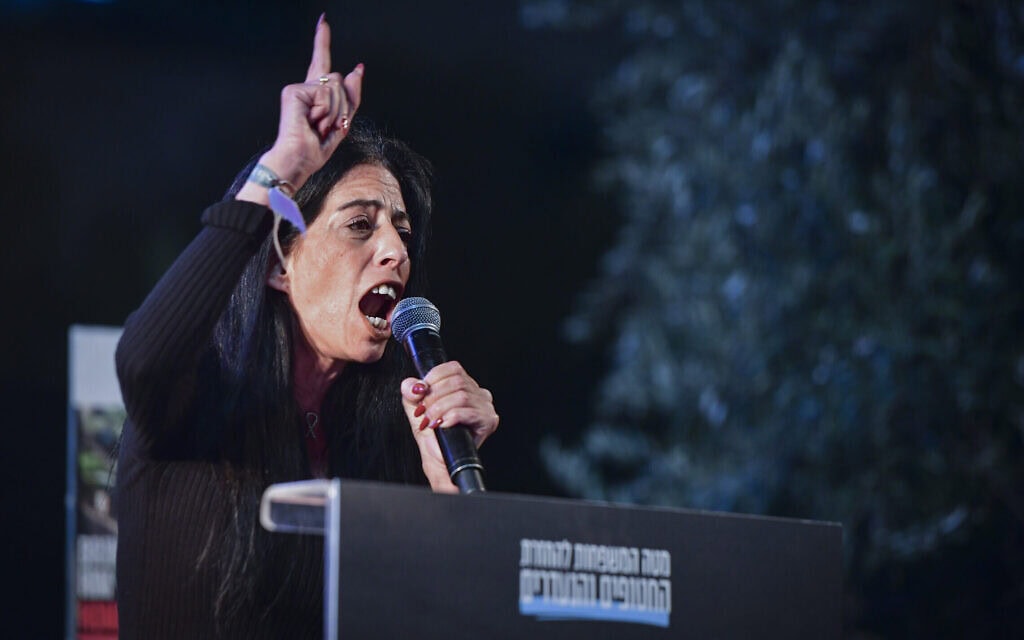עינב צנגאוקר ב"כיכר החטופים". 18 באוקטובר 2025 (צילום: אבשלום ששוני/פלאש90) עינב צנגאוקר ב"כיכר החטופים". 18 באוקטובר 2025 (צילום: אבשלום ששוני/פלאש90)