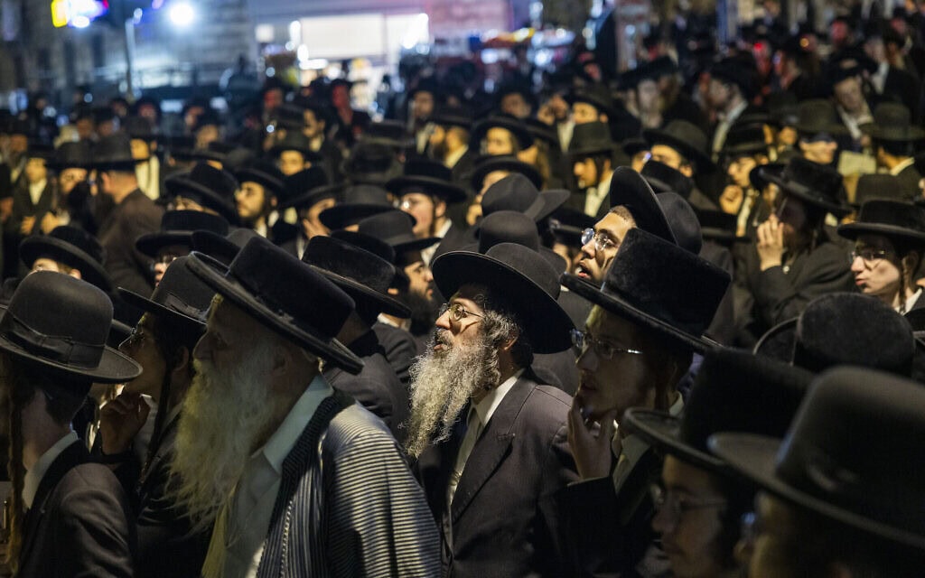 הפגנת חרדים נגד הגיוס לצה"ל במאה שערים בירושלים, 19 באוקטובר 2025 (צילום: יונתן זינדל/פלאש90) הפגנת חרדים נגד הגיוס לצה"ל במאה שערים בירושלים, 19 באוקטובר 2025 (צילום: יונתן זינדל/פלאש90)