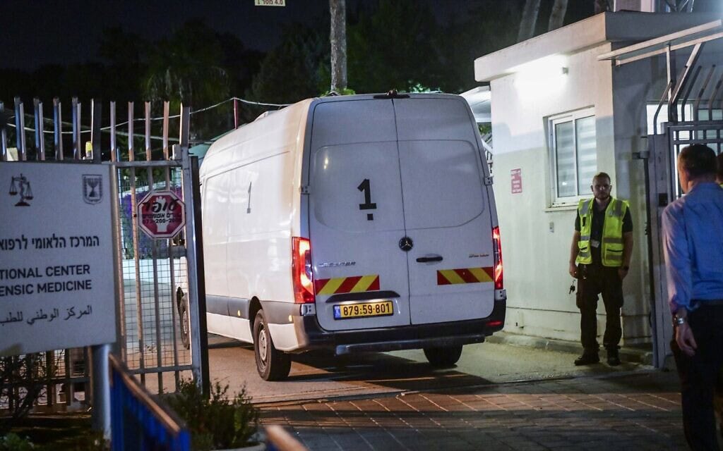 גופתו של טל חיימי מובאת למרכז הלאומי לרפואה משפטית בתל אביב, 20 באוקטובר 2025 (צילום: אבשלום ששוני/פלאש90) גופתו של טל חיימי מובאת למרכז הלאומי לרפואה משפטית בתל אביב, 20 באוקטובר 2025 (צילום: אבשלום ששוני/פלאש90)
