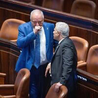 יאיר לפיד ואביגדור ליברמן במליאת הכנסת, 20 באוקטובר 2025