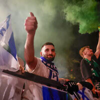 שורד השבי מתן אנגרסט חזר לביתו בקריית ביאליק, 23 באוקטובר 2025 (צילום: יונתן זינדל/פלאש90) שורד השבי מתן אנגרסט חזר לביתו בקריית ביאליק, 23 באוקטובר 2025 (צילום: יונתן זינדל/פלאש90)