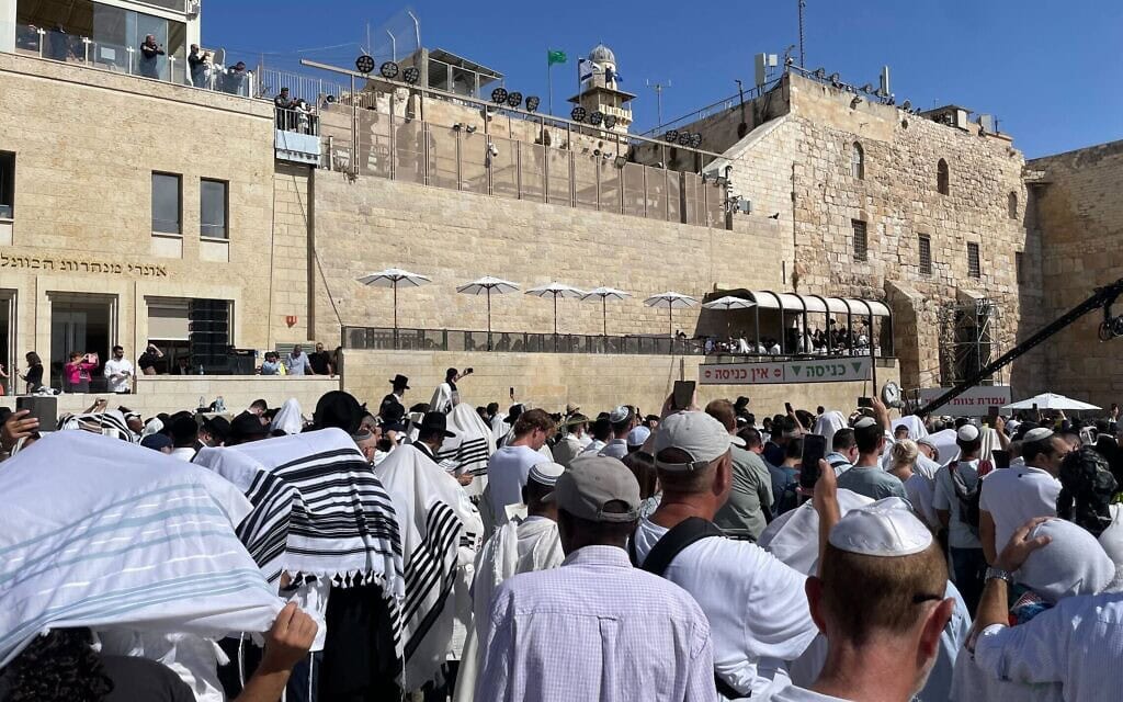 עשרות אלפים בברכת הכוהנים בכותל ב-9 באוקטובר 2025 (צילום: רוסלה טרקטין) עשרות אלפים בברכת הכוהנים בכותל ב-9 באוקטובר 2025 (צילום: רוסלה טרקטין)