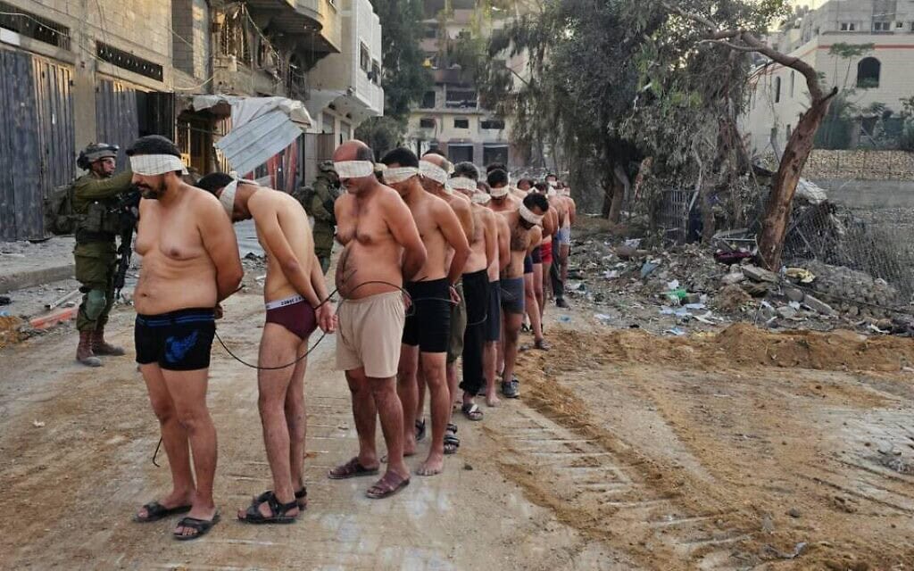 גברים פלסטינים נאספים על ידי צה"ל במחנה ג'באליה, 10 בדצמבר 2023 (צילום: שימוש לפי סעיף 27א לחוק זכויות יוצרים, מרשתות חברתיות) גברים פלסטינים נאספים על ידי צה"ל במחנה ג'באליה, 10 בדצמבר 2023 (צילום: שימוש לפי סעיף 27א לחוק זכויות יוצרים, מרשתות חברתיות)