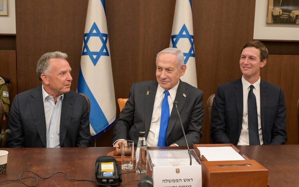 ראש הממשלה בנימין נתניהו בישיבת הממשלה יחד עם השליח המיוחד סטיב ויטקוף וג'ארד קושנר, 9 באוקטובר 2025 (צילום: מעיין טואף/לע"מ) ראש הממשלה בנימין נתניהו בישיבת הממשלה יחד עם השליח המיוחד סטיב ויטקוף וג'ארד קושנר, 9 באוקטובר 2025 (צילום: מעיין טואף/לע"מ)