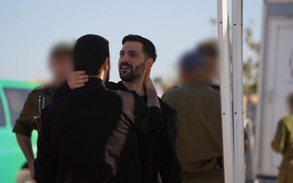 גלי וזיו ברמן לאחר השחרור מהשבי, 13 באוקטובר 2025 גלי וזיו ברמן לאחר השחרור מהשבי, 13 באוקטובר 2025