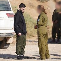 מתן אנגרסט במחנה רעים לאחר שחרורו משבי חמאס, 13 באוקטובר 2025 (צילום: דובר צה"ל) מתן אנגרסט במחנה רעים לאחר שחרורו משבי חמאס, 13 באוקטובר 2025 (צילום: דובר צה"ל)