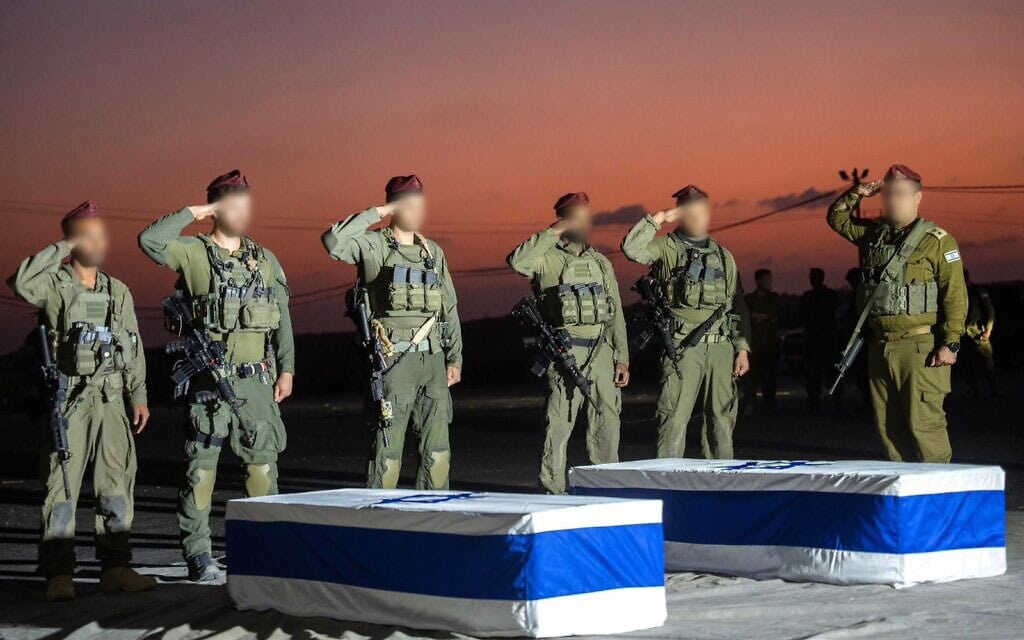 ארונותיהם של עמירם קופר ושל סהר ברוך, לאחר שאלה נמסרו לכוחות הביטחון על ידי הצלב האדום, 30 באוקטובר 2025 ארונותיהם של עמירם קופר ושל סהר ברוך, לאחר שאלה נמסרו לכוחות הביטחון על ידי הצלב האדום, 30 באוקטובר 2025
