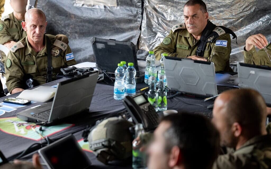 הרמטכ״ל רב־אלוף אייל זמיר ומפקד פיקוד הצפון אלוף רפי מילוא בתרגיל בצפון, 21 באוקטובר 2025 (צילום: דובר צה״ל) הרמטכ״ל רב־אלוף אייל זמיר ומפקד פיקוד הצפון אלוף רפי מילוא בתרגיל בצפון, 21 באוקטובר 2025 (צילום: דובר צה״ל)