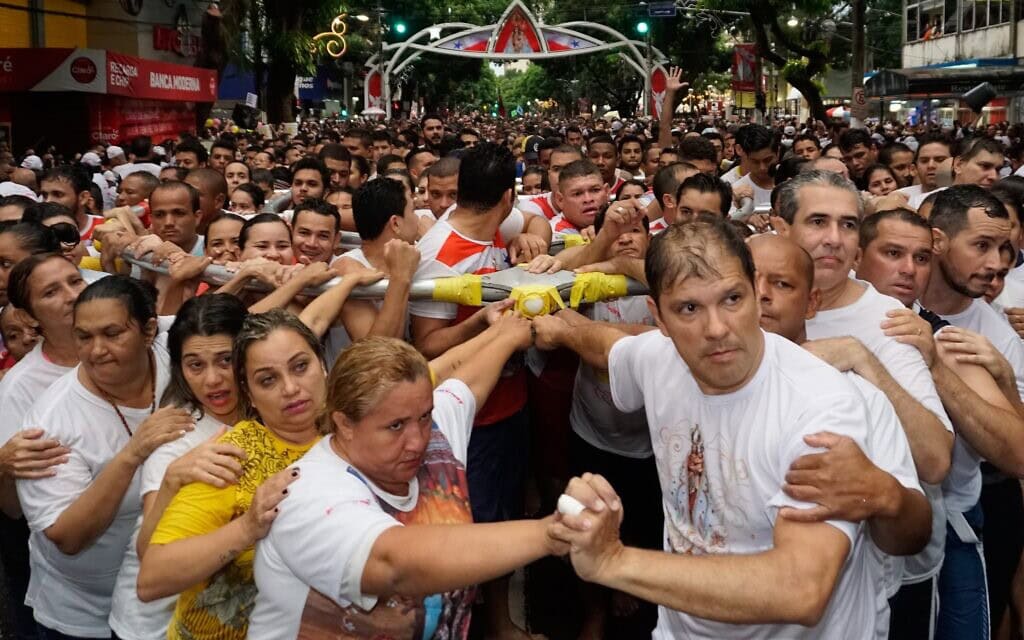 תהלוכת Círio de Nazaré 2017 בעיר בלם בברזיל (צילום: J Brarymi / iStock) תהלוכת Círio de Nazaré 2017 בעיר בלם בברזיל (צילום: J Brarymi / iStock)