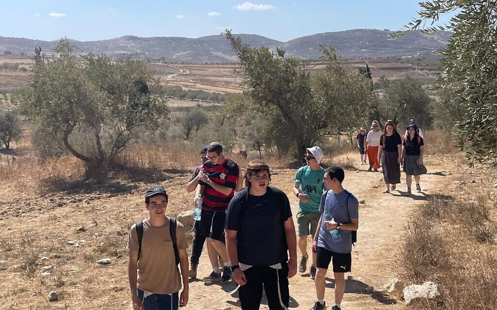 צעדה בשומרון לציון 50 שנה להתנחלות שם, 8 באוקטובר 2025 (צילום: ג'רמי שרון) צעדה בשומרון לציון 50 שנה להתנחלות שם, 8 באוקטובר 2025 (צילום: ג'רמי שרון)