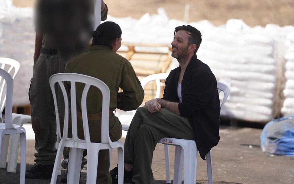 אריאל ודוד קוניו במפגש עם נציגי צה"ל (צילום: דובר צה"ל) אריאל ודוד קוניו במפגש עם נציגי צה"ל (צילום: דובר צה"ל)