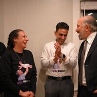 שר המסחר האמריקאי האוורד לוטניק עם משפחות חטופים בוושינגטון, 9 באוקטובר 2025 (צילום: לירי אגמי) שר המסחר האמריקאי האוורד לוטניק עם משפחות חטופים בוושינגטון, 9 באוקטובר 2025 (צילום: לירי אגמי)