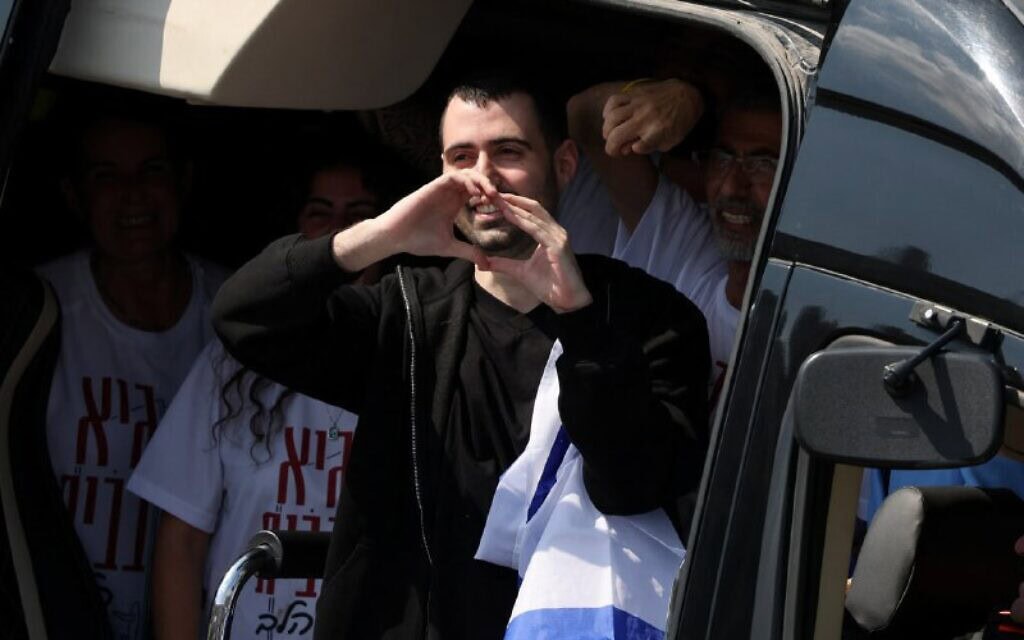 גיא גלבוע דלאל מגיע לבית החולים לאחר שחרורו מהשבי, 13 באוקטובר 2025 גיא גלבוע דלאל מגיע לבית החולים לאחר שחרורו מהשבי, 13 באוקטובר 2025