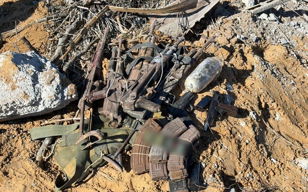 ציוד של מחבלים שנמצא בפעילות צה״ל ברפיח, נובמבר 2025 (צילום: דובר צה״ל ) ציוד של מחבלים שנמצא בפעילות צה״ל ברפיח, נובמבר 2025 (צילום: דובר צה״ל )