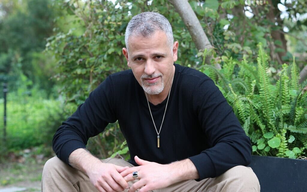 המשורר שחר־מריו מרדכי (צילום: בר גורדון) המשורר שחר־מריו מרדכי (צילום: בר גורדון)