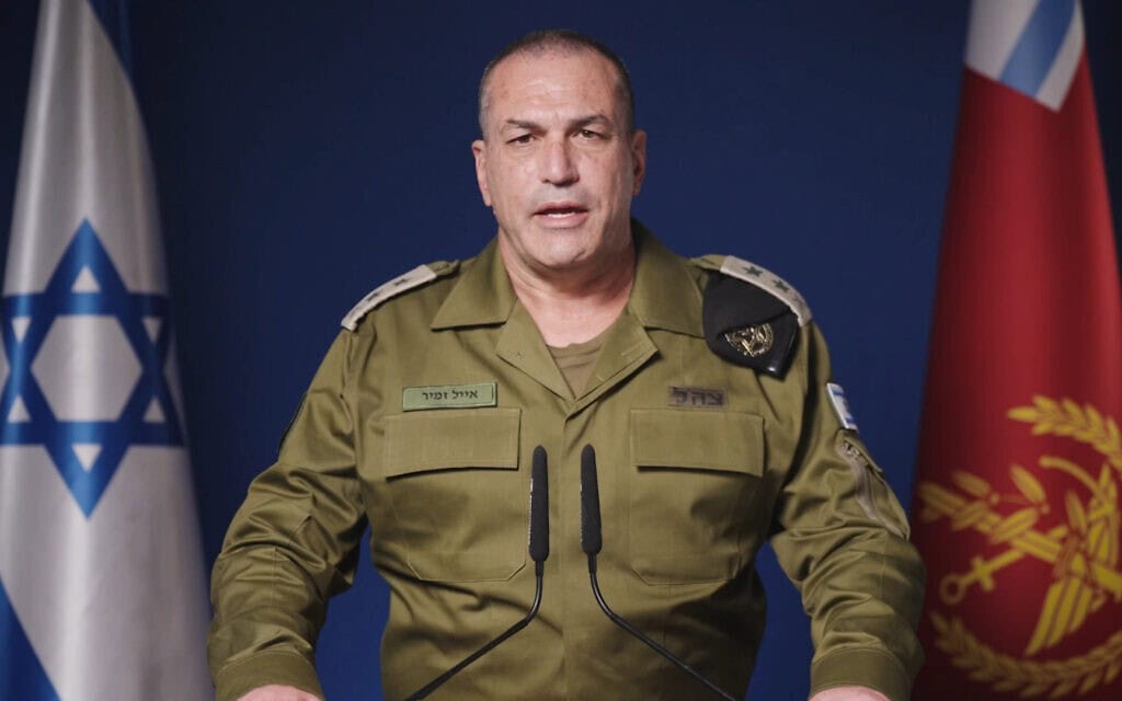 הרמטכ״ל, רב־אלוף אייל זמיר, בהצהרה לתקשורת לאחר שהודיע על שורת הדחות בצה"ל, 23 בנובמבר 2025 (צילום: דובר צה"ל) הרמטכ״ל, רב־אלוף אייל זמיר, בהצהרה לתקשורת לאחר שהודיע על שורת הדחות בצה"ל, 23 בנובמבר 2025 (צילום: דובר צה"ל)