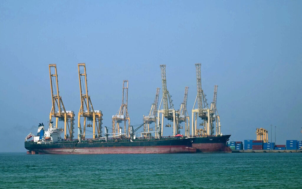 מכליות בנמל סמוך למצר הורמוז, 23 ביוני 2025 (צילום: Giuseppe CACACE / AFP) מכליות בנמל סמוך למצר הורמוז, 23 ביוני 2025 (צילום: Giuseppe CACACE / AFP)