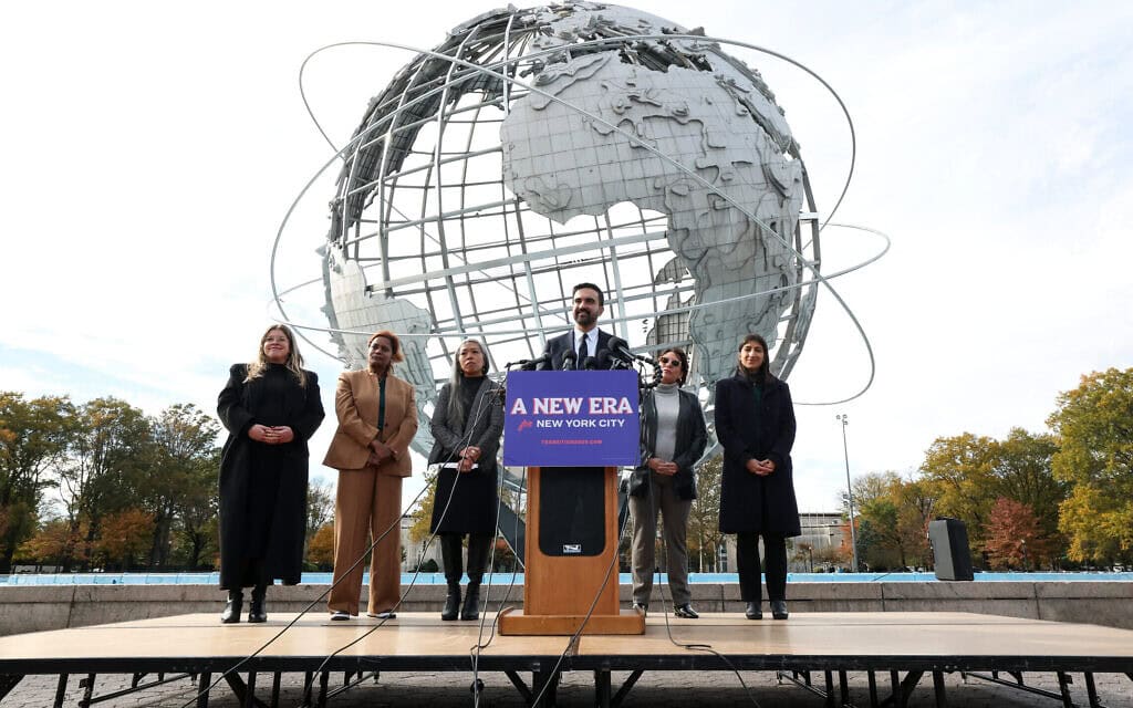 ראש העיר הנבחר של ניו יורק, זוהרן ממדאני, במסיבת עיתונאים, 5 בנובמבר 2025 (צילום: TIMOTHY A.CLARY / AFP) ראש העיר הנבחר של ניו יורק, זוהרן ממדאני, במסיבת עיתונאים, 5 בנובמבר 2025 (צילום: TIMOTHY A.CLARY / AFP)