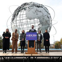 ראש העיר הנבחר של ניו יורק, זוהרן ממדאני, במסיבת עיתונאים, 5 בנובמבר 2025 (צילום: TIMOTHY A.CLARY / AFP) ראש העיר הנבחר של ניו יורק, זוהרן ממדאני, במסיבת עיתונאים, 5 בנובמבר 2025 (צילום: TIMOTHY A.CLARY / AFP)