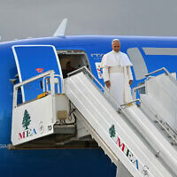 האפיפיור לאו הארבעה־עשר בנמל התעופה הבינלאומי רפיק אל-חרירי בביירות, 30 בנובמבר 2025 (צילום: Andreas SOLARO / AFP) האפיפיור לאו הארבעה־עשר בנמל התעופה הבינלאומי רפיק אל-חרירי בביירות, 30 בנובמבר 2025 (צילום: Andreas SOLARO / AFP)