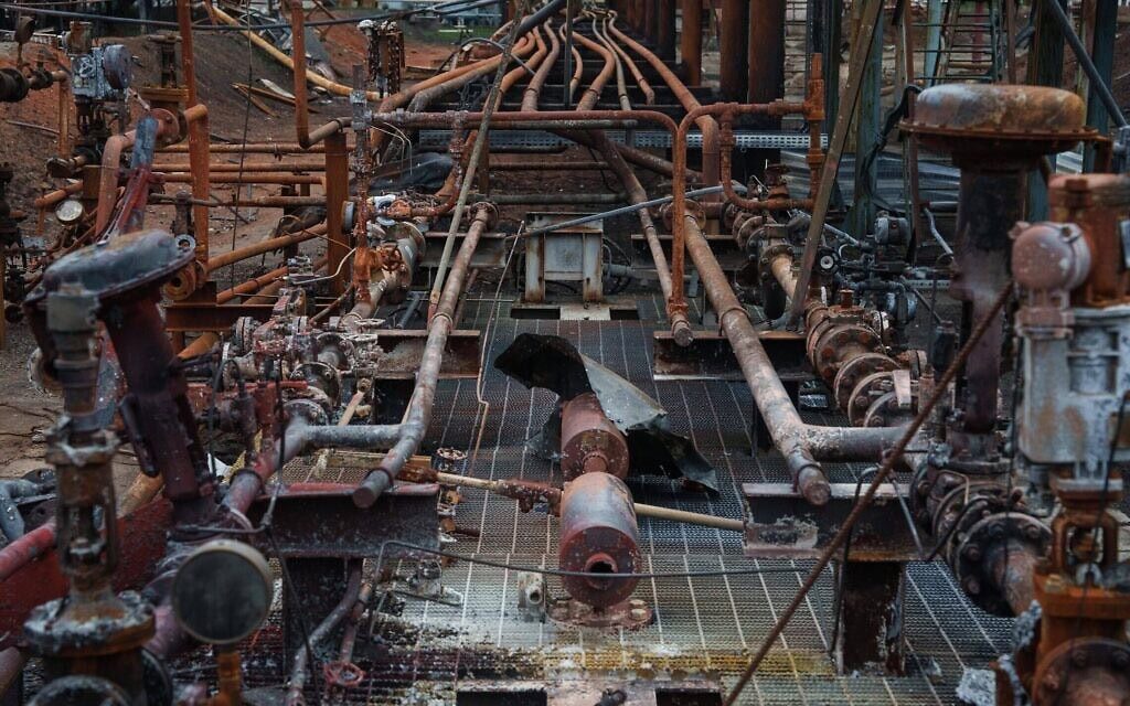 מתקן גז באוקראינה של חברת "נפטוגז" שנהרס במתקפת כטב"מים וטילים מרוסיה בסוף אוקטובר. 18 בנובמבר 2025 (צילום: AP Photo/Evgeniy Maloletka) מתקן גז באוקראינה של חברת "נפטוגז" שנהרס במתקפת כטב"מים וטילים מרוסיה בסוף אוקטובר. 18 בנובמבר 2025 (צילום: AP Photo/Evgeniy Maloletka)