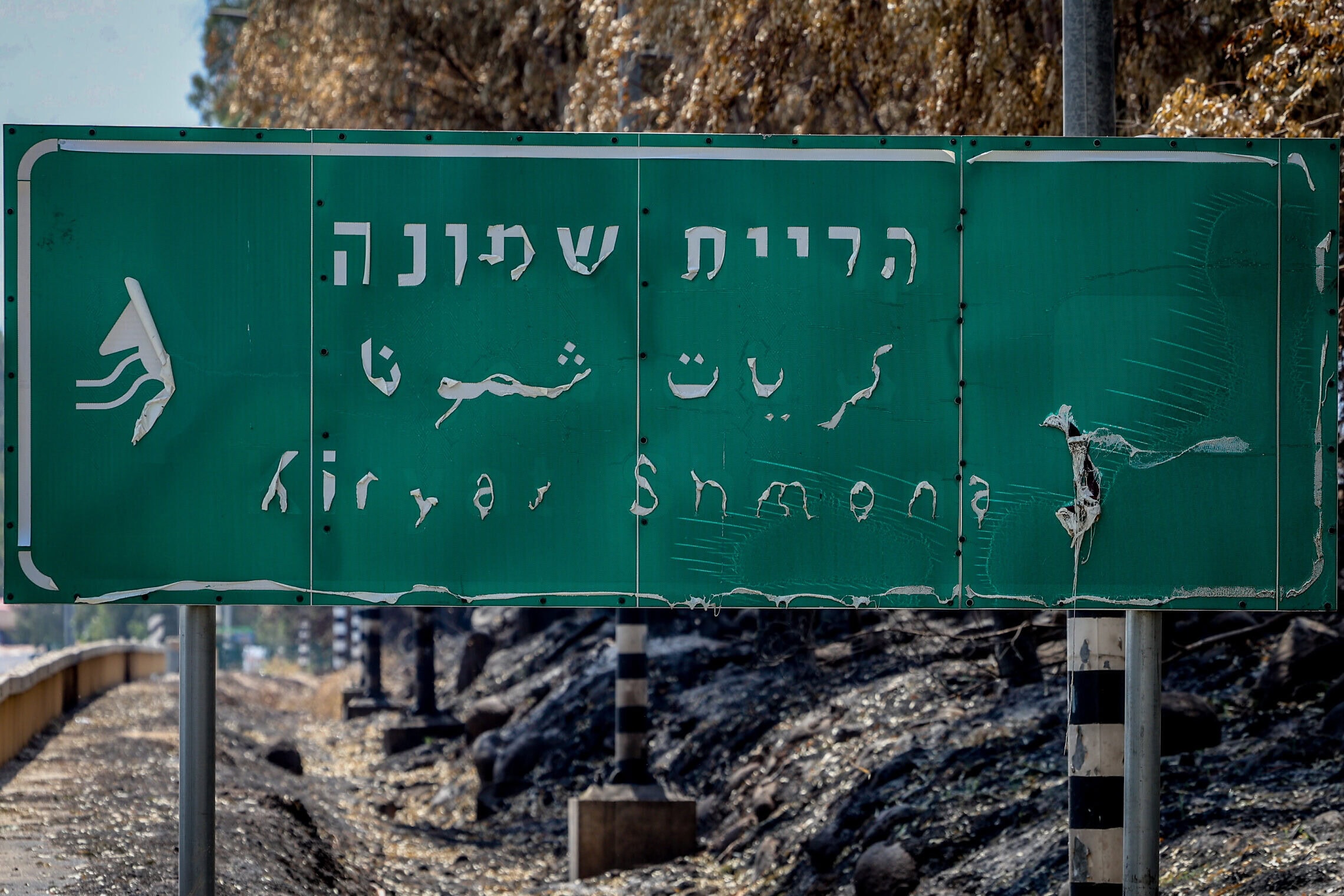 הכניסה לקריית שמונה בבוקר שאחרי השרפה הגדולה במקום, 4 ביוני 2024 (צילום: דוד כהן/פלאש90) הכניסה לקריית שמונה בבוקר שאחרי השרפה הגדולה במקום, 4 ביוני 2024 (צילום: דוד כהן/פלאש90)
