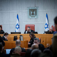 השופטים דוד מינץ, נעם סולברג ודפנה ברק־ארז בדיון בבית המשפט העליון בנושא גיוס חרדים, 8 בינואר 2025