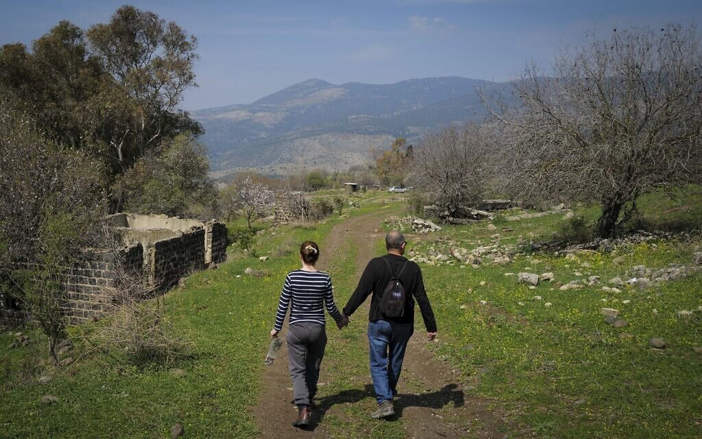 ישראלים נהנים מסוף שבוע שטוף שמש בעין פית שברמת הגולן, 8 במרץ 2025 (צילום: מיכאל גלעדי/פלאש90) ישראלים נהנים מסוף שבוע שטוף שמש בעין פית שברמת הגולן, 8 במרץ 2025 (צילום: מיכאל גלעדי/פלאש90)