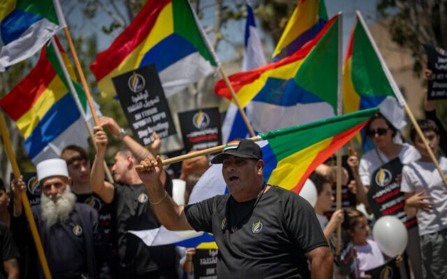 בני העדה הדרוזית ותומכיהם מפגינים מחוץ לשגרירות ארה"ב בירושלים, בסולידריות עם קהילתם בסוריה, 28 ביולי 2025