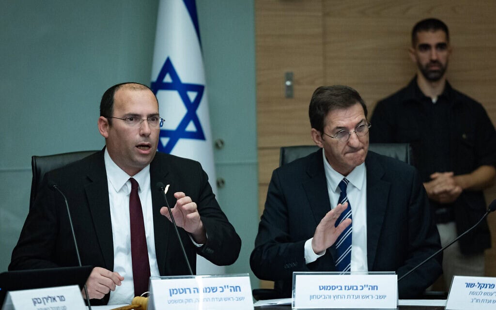 בועז ביסמוט ושמחה רוטמן מובילים דיון משותף של ועדת החוץ והביטחון וועדת החוקה בעניין פרשת שדה תימן והפצ"רית, 5 בנובמבר 2025 (צילום: יונתן זינדל/פלאש90)