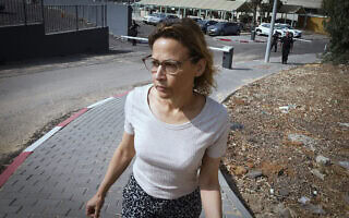 הפרקליטה הצבאית הראשית יפעת תומר־ירושלמי עם צאתה ממעצר בבית הסוהר נווה תרצה ברמלה, 7 בנובמבר 2025 (צילום: פלאש90) הפרקליטה הצבאית הראשית יפעת תומר־ירושלמי עם צאתה ממעצר בבית הסוהר נווה תרצה ברמלה, 7 בנובמבר 2025 (צילום: פלאש90)