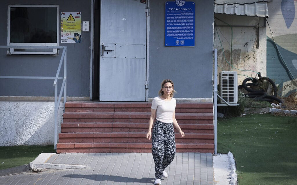 הפרקליטה הצבאית הראשית יפעת תומר־ירושלמי בצאתה ממעצר בבית הסוהר נווה תרצה ברמלה, 7 בנובמבר 2025 (צילום: פלאש90) הפרקליטה הצבאית הראשית יפעת תומר־ירושלמי בצאתה ממעצר בבית הסוהר נווה תרצה ברמלה, 7 בנובמבר 2025 (צילום: פלאש90)