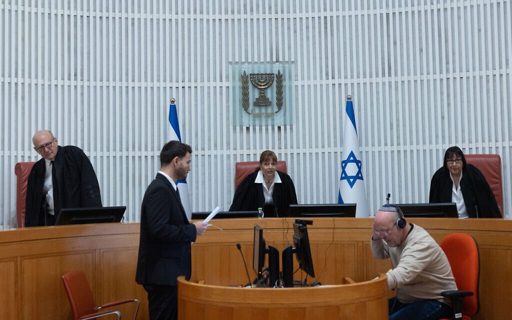 הרכב שופטי בג"ץ בעתירות בפרשת הפצ"רית – גילה כנפי־שטייניץ, יעל וילנר ואלכס שטיין. 11 בנובמבר 2025 (צילום: יונתן זינדל/פלאש90) הרכב שופטי בג"ץ בעתירות בפרשת הפצ"רית – גילה כנפי־שטייניץ, יעל וילנר ואלכס שטיין. 11 בנובמבר 2025 (צילום: יונתן זינדל/פלאש90)