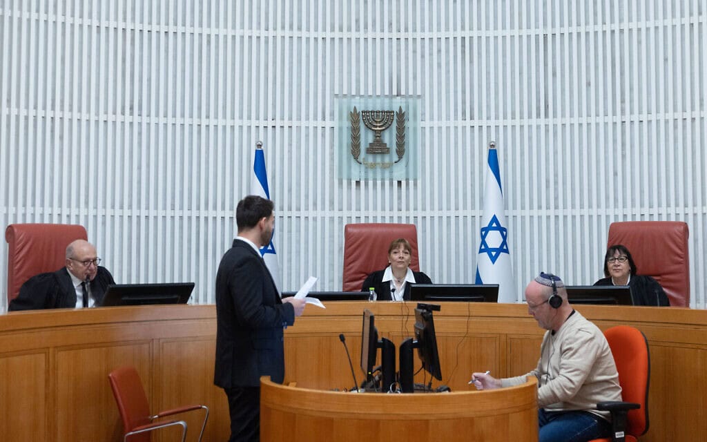 הרכב שופטי בג"ץ בעתירות בפרשת הפצ"רית – גילה כנפי-שטייניץ, יעל וילנר ואלכס שטיין. 11 בנובמבר 2025 (צילום: יונתן זינדל/פלאש90)