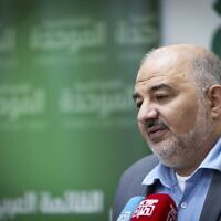 יו"ר רע"ם מנסור עבאס בישיבת סיעה בכנסת, 24 בנובמבר 2025 (צילום: חיים גולדברג/פלאש90) יו"ר רע"ם מנסור עבאס בישיבת סיעה בכנסת, 24 בנובמבר 2025 (צילום: חיים גולדברג/פלאש90)