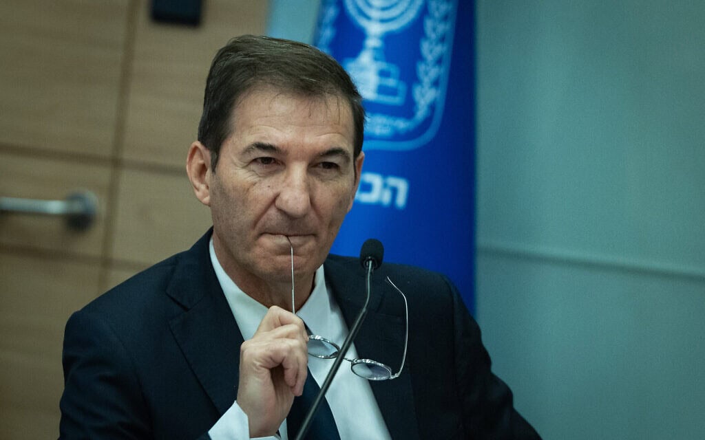 ח"כ בועז ביסמוט מנהל דיון בוועדת החוץ והביטחון של הכנסת, 25 בנובמבר 2025 (צילום: יונתן זינדל/פלאש90)