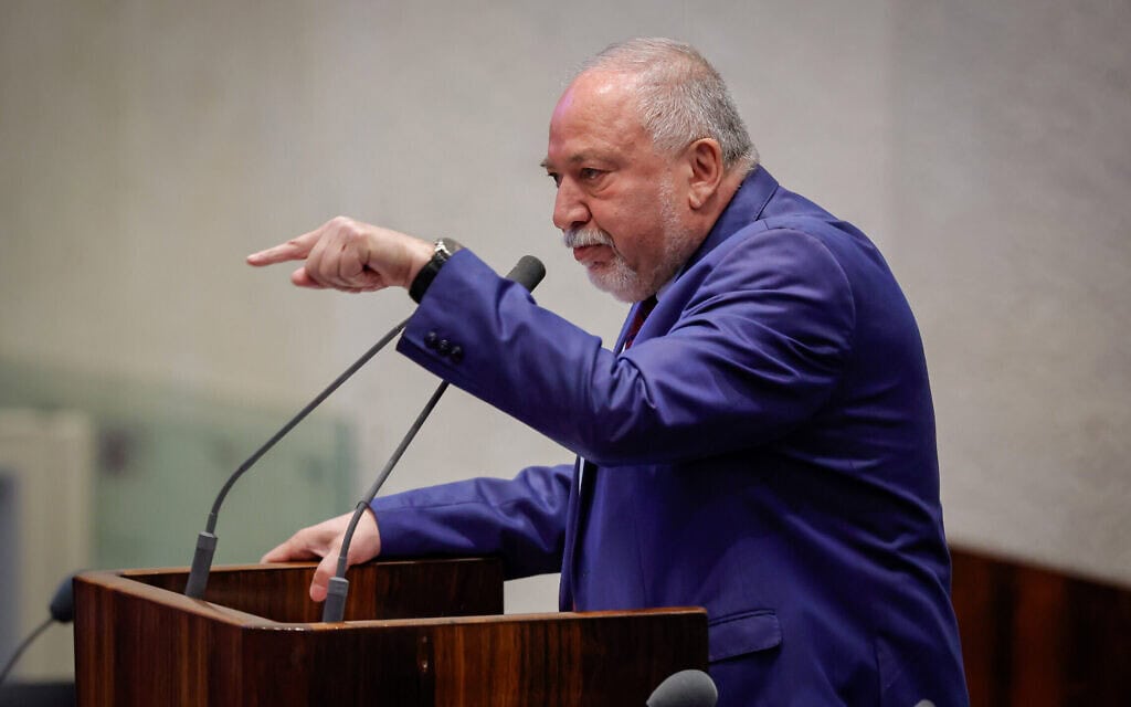 יו"ר ישראל ביתנו אביגדור ליברמן נואם בכנסת, 10 בנובמבר 2025 (צילום: נועם מושקוביץ, דוברות הכנסת) יו"ר ישראל ביתנו אביגדור ליברמן נואם בכנסת, 10 בנובמבר 2025 (צילום: נועם מושקוביץ, דוברות הכנסת)