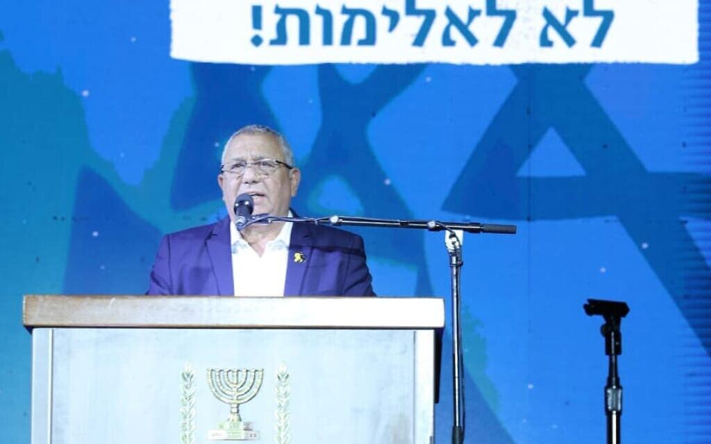 גדי איזנקוט נואם בכיכר רבין בעצרת 30 שנה לרצח. 1 בנובמבר 2025 (צילום: זיו ברק) גדי איזנקוט נואם בכיכר רבין בעצרת 30 שנה לרצח. 1 בנובמבר 2025 (צילום: זיו ברק)