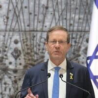 הנשיא יצחק הרצוג בבית הנשיא בירושלים, 13 בנובמבר 2025 (צילום: עמוס בן גרשום / לע"מ) הנשיא יצחק הרצוג בבית הנשיא בירושלים, 13 בנובמבר 2025 (צילום: עמוס בן גרשום / לע"מ)