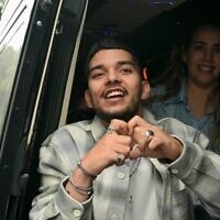 שורד השבי יוסף חיים אוחנה סיים את השיקום וחזר לביתו בקריית מלאכי, 30 בנובמבר 2025 (צילום: פאולינה פטימר, מטה החטופים) שורד השבי יוסף חיים אוחנה סיים את השיקום וחזר לביתו בקריית מלאכי, 30 בנובמבר 2025 (צילום: פאולינה פטימר, מטה החטופים)