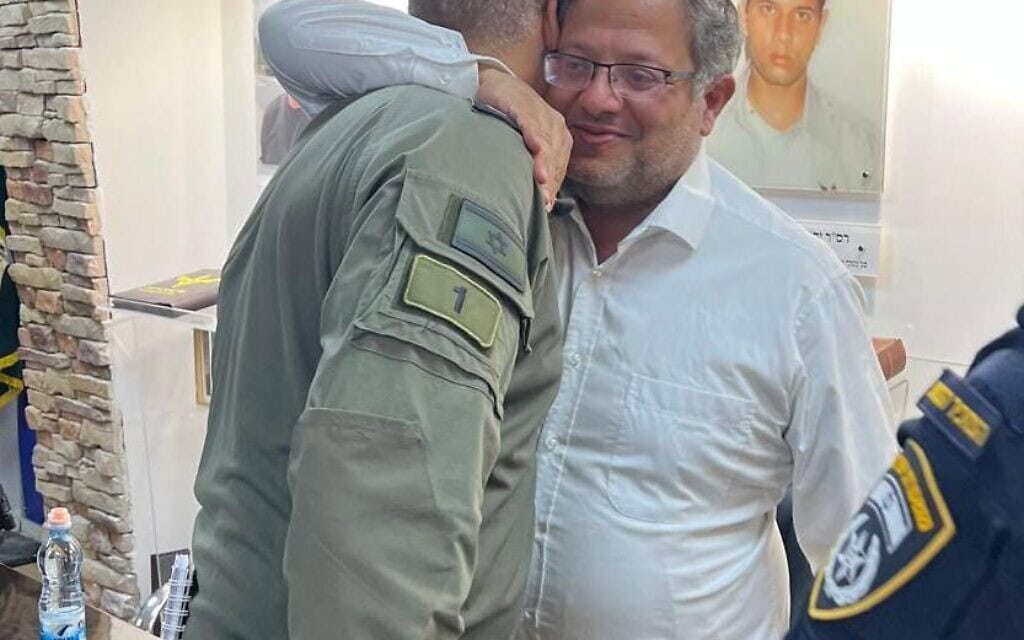 איתמר בן גביר בבסיס ימ"ס איו"ש. 28 בנובמבר 2025 (צילום: דוברות המשרד לביטחון לאומי) איתמר בן גביר בבסיס ימ"ס איו"ש. 28 בנובמבר 2025 (צילום: דוברות המשרד לביטחון לאומי)