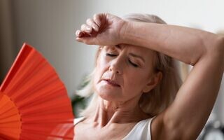 אישה בגיל המעבר, אילוסטרציה (צילום: iStock / :fizkes) אישה בגיל המעבר, אילוסטרציה (צילום: iStock / :fizkes)