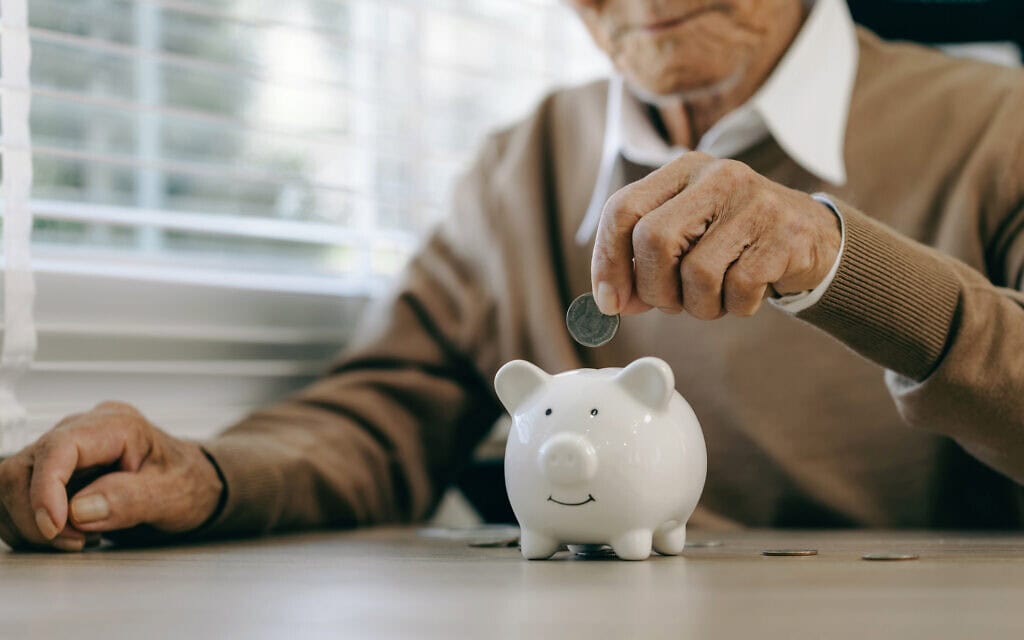 אילוסטרציה: פנסיה וחיסכון (צילום: iStock/pcess609) אילוסטרציה: פנסיה וחיסכון (צילום: iStock/pcess609)