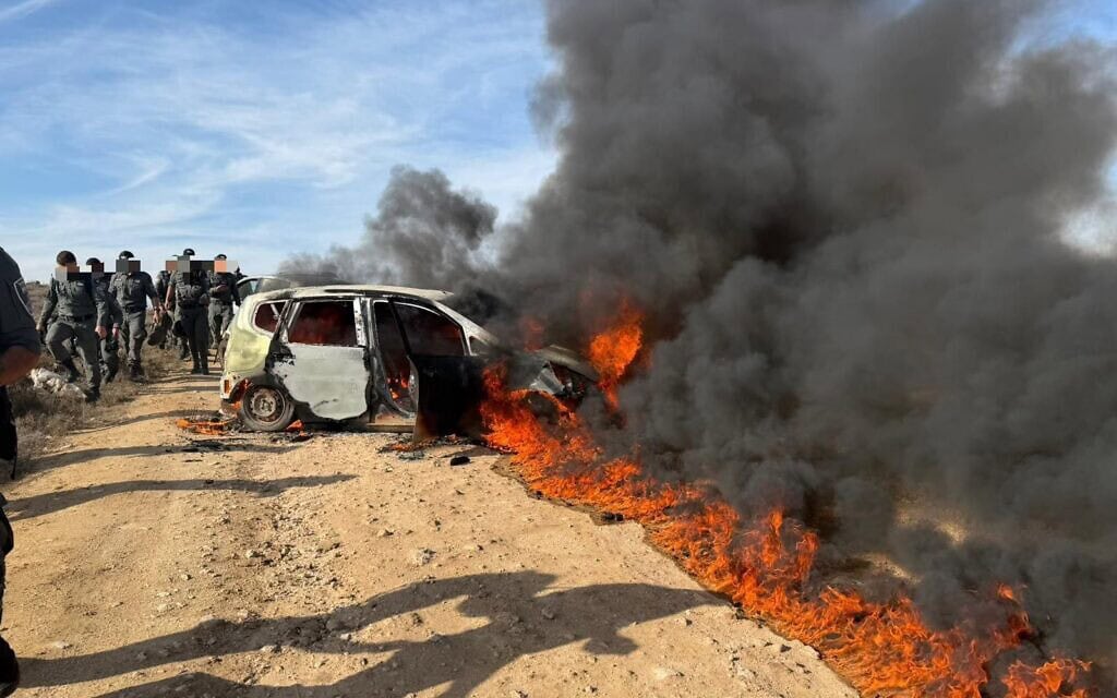 מתנחלים התפרעו, תקפו ופצעו לוחמי מג"ב שפעלו לפינוי מבנים לא חוקיים בגדה המערבית, 17 בנובמבר 2025 (צילום: דוברות המשטרה) מתנחלים התפרעו, תקפו ופצעו לוחמי מג"ב שפעלו לפינוי מבנים לא חוקיים בגדה המערבית, 17 בנובמבר 2025 (צילום: דוברות המשטרה)