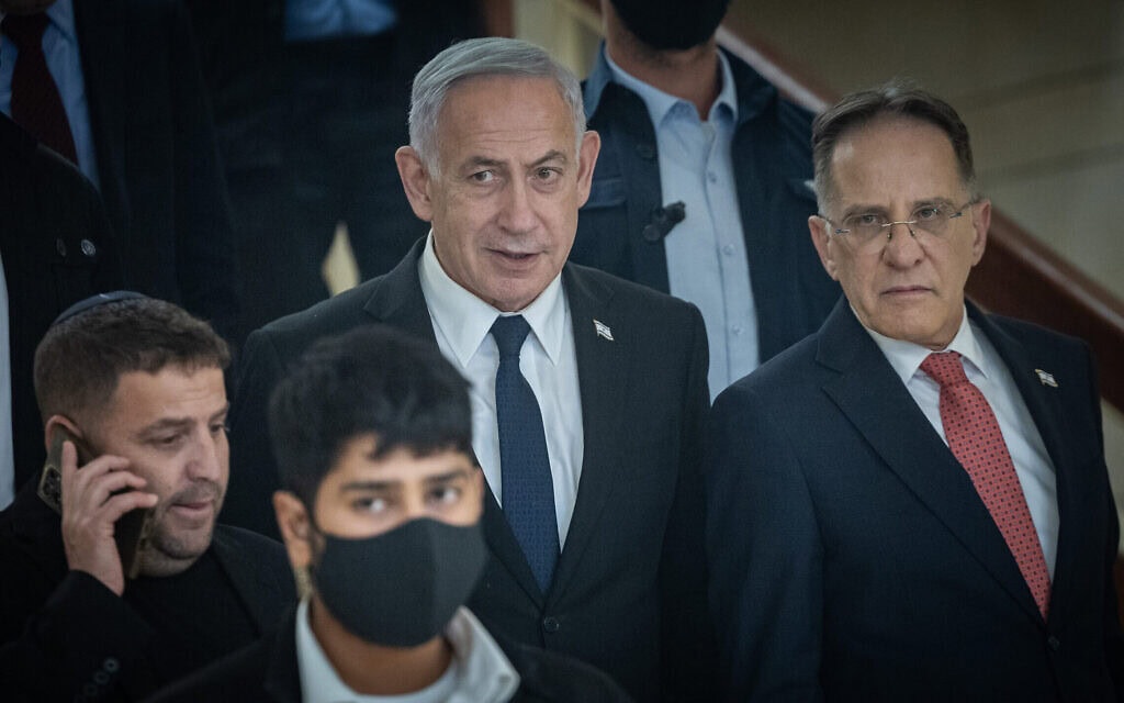 ראש הממשלה בנימין נתניהו וראש הסגל בלשכת ראש הממשלה צחי ברוורמן בכנסת, 14 ביולי 2025 (צילום: יונתן זינדל/פלאש90) ראש הממשלה בנימין נתניהו וראש הסגל בלשכת ראש הממשלה צחי ברוורמן בכנסת, 14 ביולי 2025 (צילום: יונתן זינדל/פלאש90)