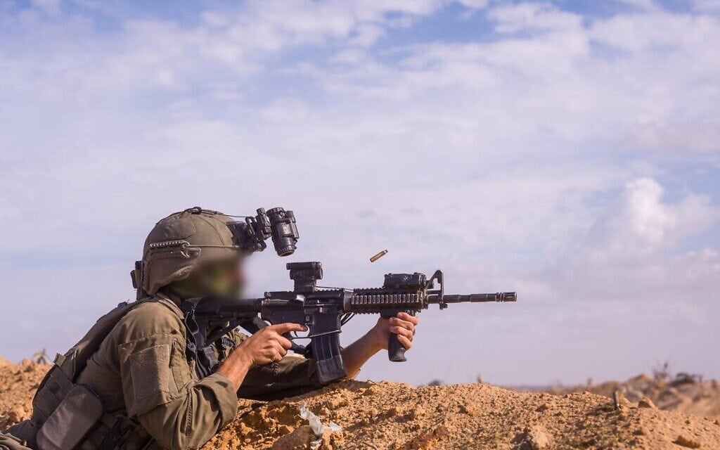 פעילות כוחות צוות הקרב של חטיבת גולני במרחב הקו הצהוב במזרח רפיח שבדרום רצועת עזה, דצמבר 2025 (צילום: דובר צה"ל) פעילות כוחות צוות הקרב של חטיבת גולני במרחב הקו הצהוב במזרח רפיח שבדרום רצועת עזה, דצמבר 2025 (צילום: דובר צה"ל)
